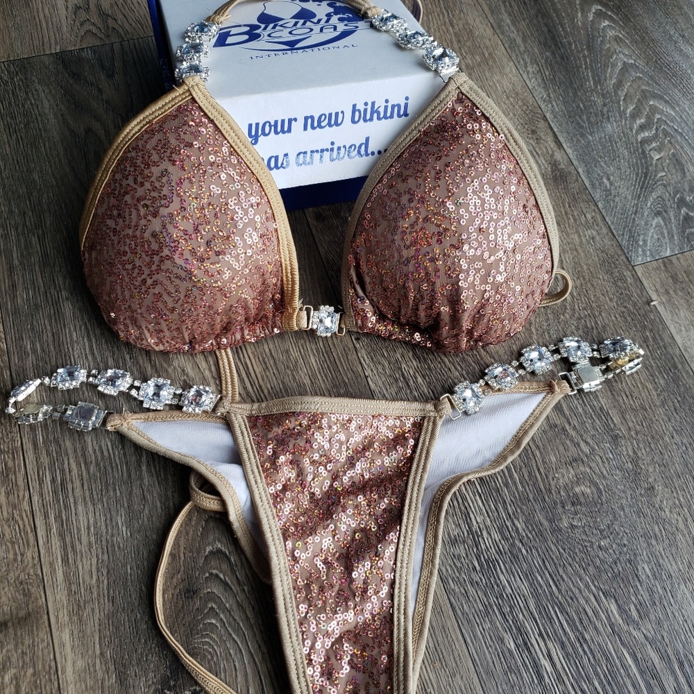 Competition bikini posing bikini